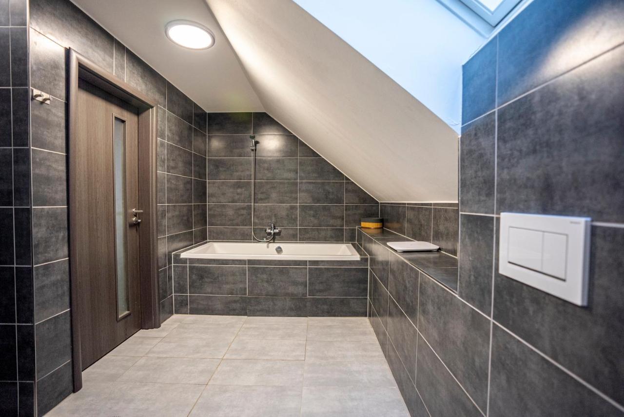 Apartmany V Podzamci Наход Екстер'єр фото